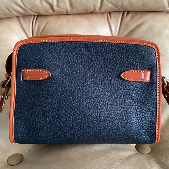 Sale! LKNW Dooney & Bourke Vintage Buckle Bag Navy/Black Pebble Leather AWL - Picture 3 of 14